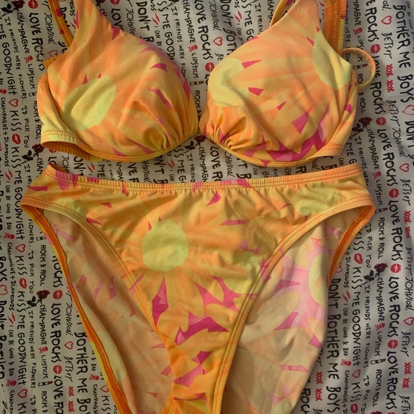 Vintage 90s floral bikini - Picture 2 of 2